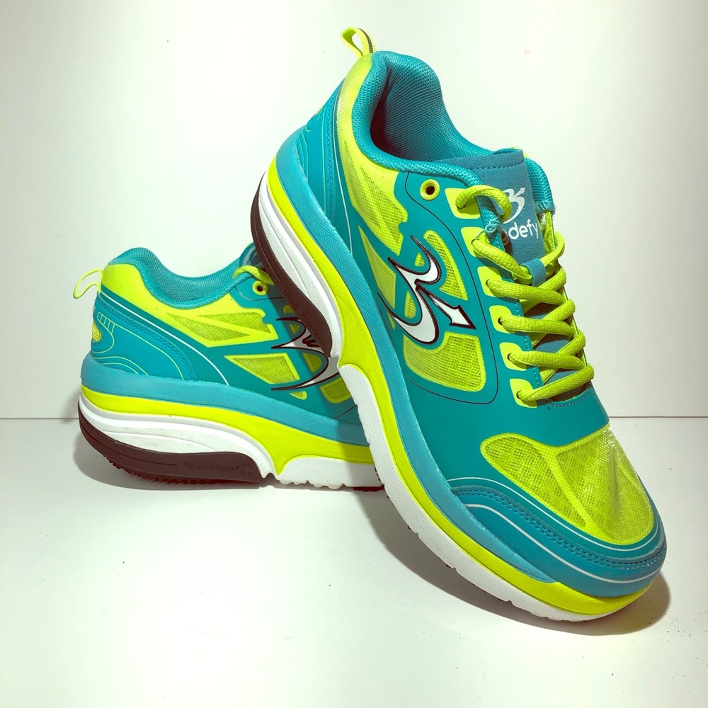 Gravity Defyer size 11 turquoise/lime green. EUC